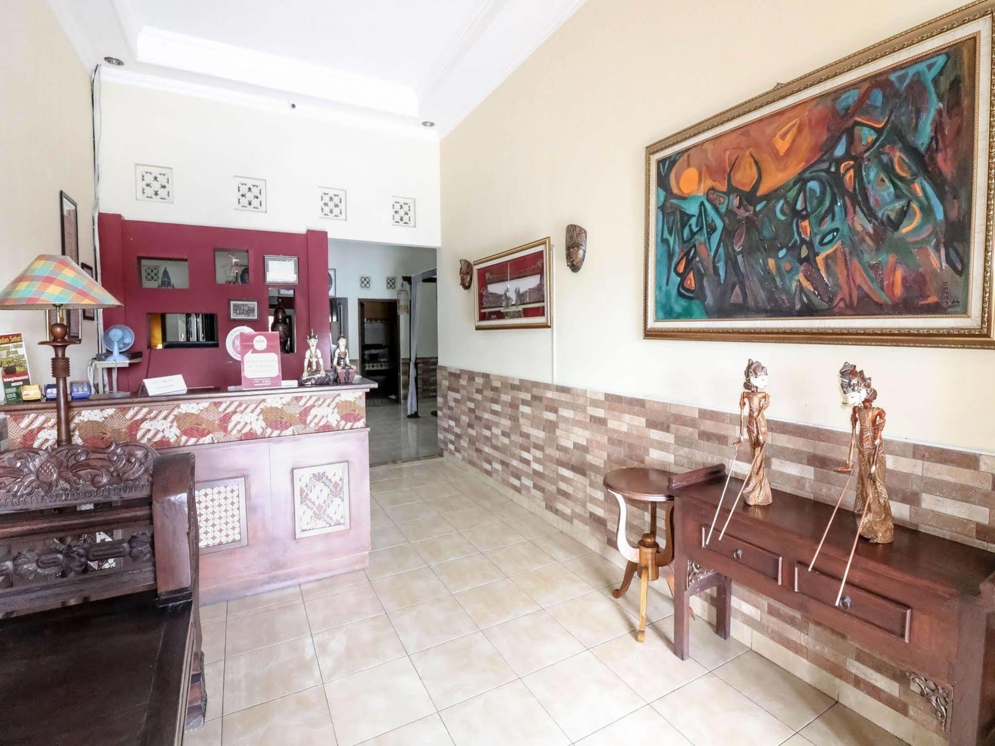 Oyo 326 Ndalem Padma Asri Hotel 2*