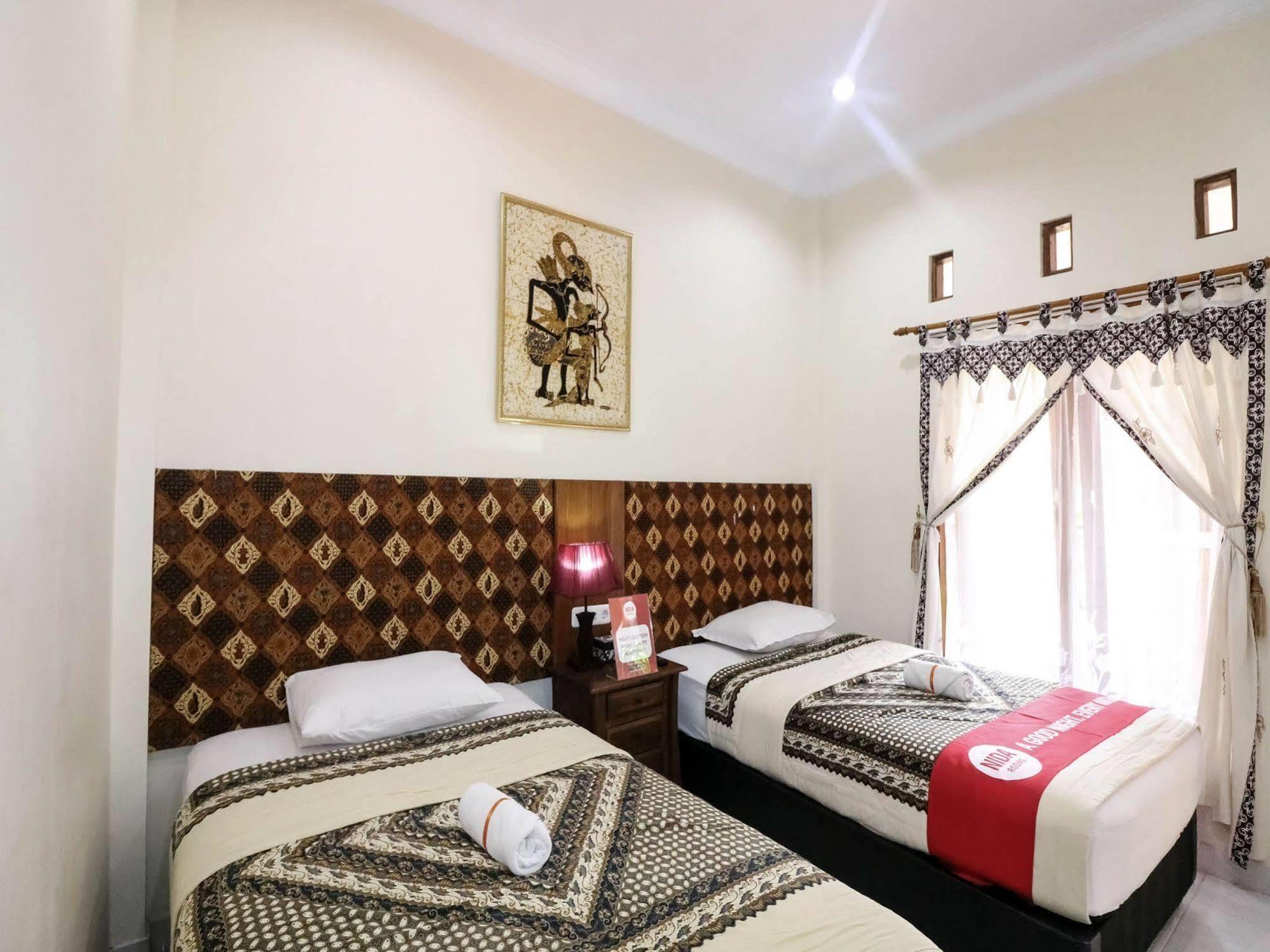 Oyo 326 Ndalem Padma Asri Hotel 2*