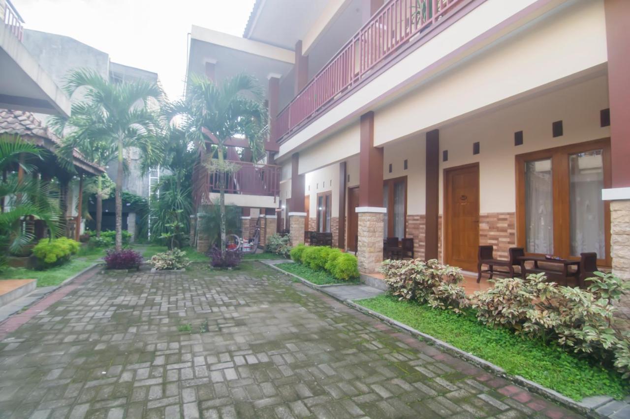 Oyo 326 Ndalem Padma Asri Sleman (Yogyakarta)